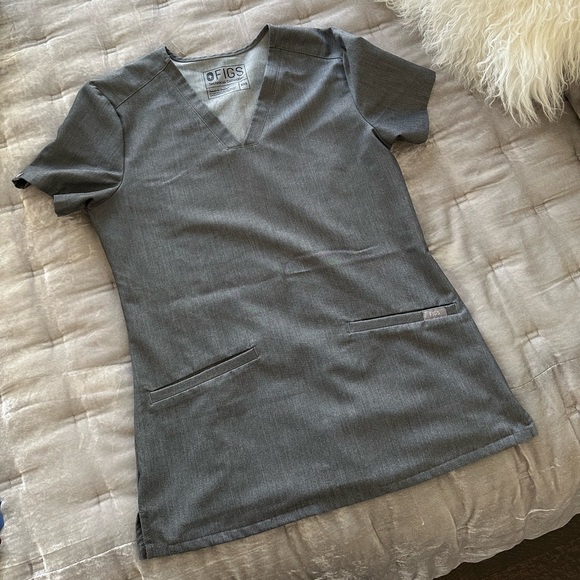 Figs Tops - Casma- three pocket scrub top